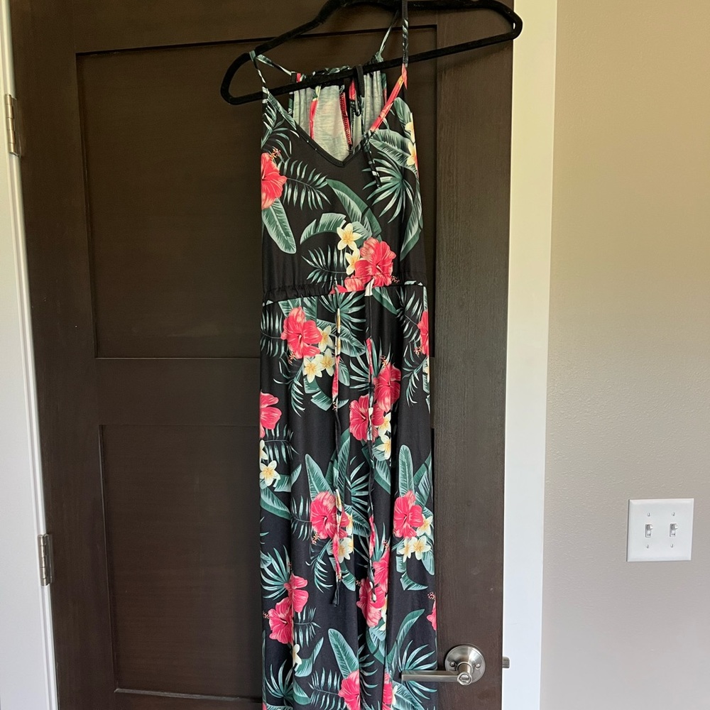 Worn once…like new. Stretchy and flowy and flattering